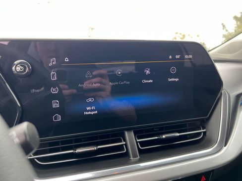Used 2025 Chevrolet Trax LT FWD image 21