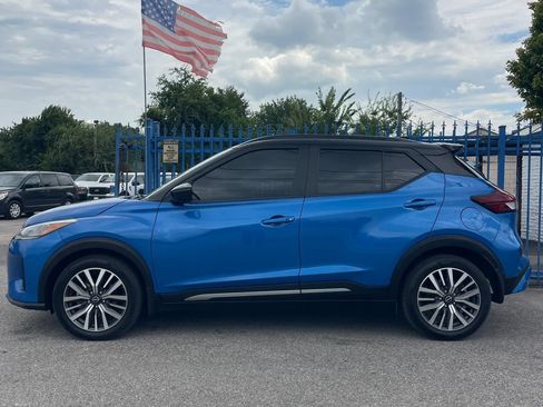 Used 2023 Nissan Kicks SR w/ SR Premium Package FWD image 2