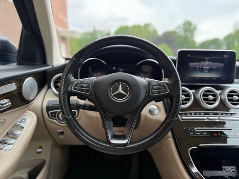 Used 2018 Mercedes-Benz GLC 300 4MATIC image 24