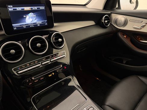 Used 2019 Mercedes-Benz GLC 300 4MATIC image 18