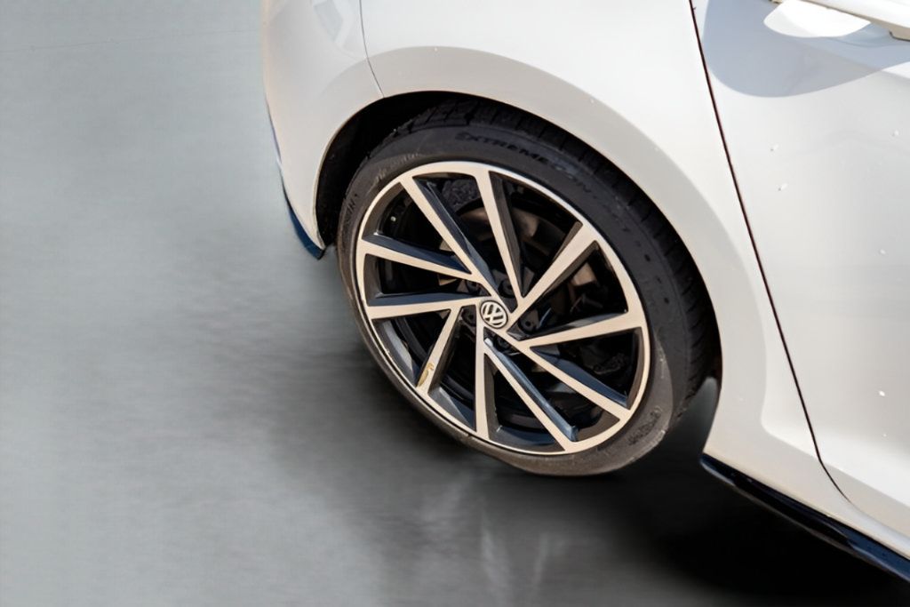 Used 2019 Volkswagen Golf R 4-Door AWD/4WD image 10