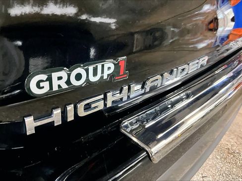 Used 2023 Toyota Highlander Platinum image 9