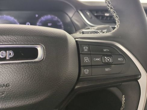 Used 2025 Jeep Grand Cherokee Laredo w/ Luxury Tech Group I AWD/4WD image 32