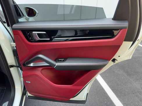 Used 2020 Porsche Cayenne Turbo image 49