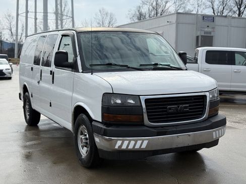 Used 2017 GMC Savana 2500 image 4