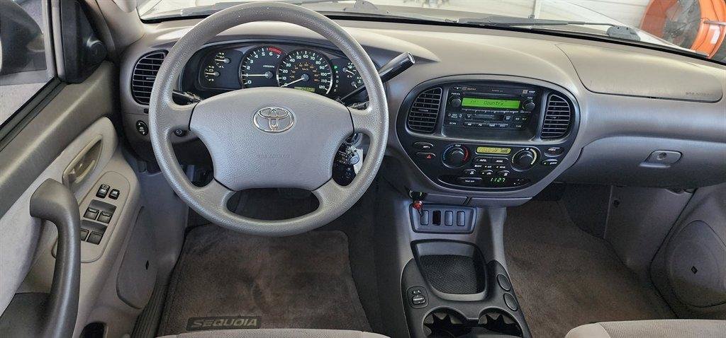 Used 2006 Toyota Sequoia SR5 RWD image 18