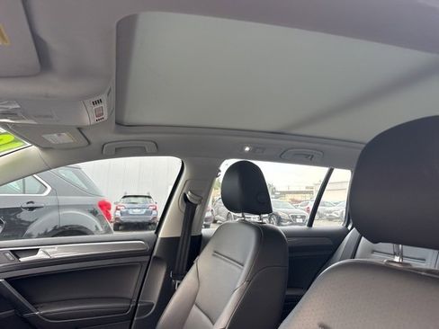 Used 2018 Volkswagen Golf Alltrack SE image 11