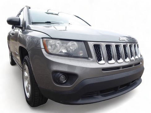 Used 2014 Jeep Compass Sport image 3