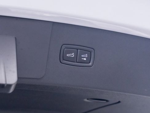 Certified 2023 Porsche Cayenne Turbo AWD/4WD image 32