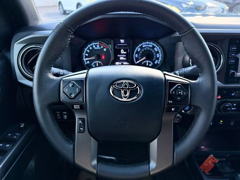 Used 2017 Toyota Tacoma TRD Off-Road AWD/4WD image 26