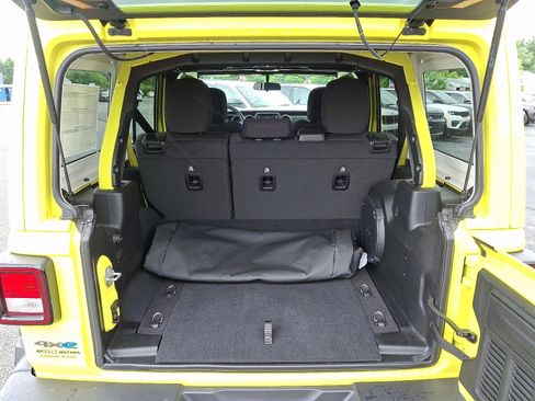 Used 2023 Jeep Wrangler Unlimited w/ Cold Weather Group image 27