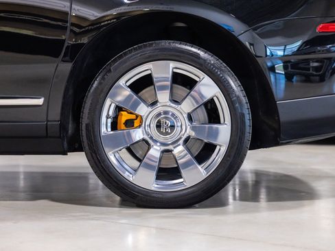 Used 2022 Rolls-Royce Cullinan AWD/4WD image 10