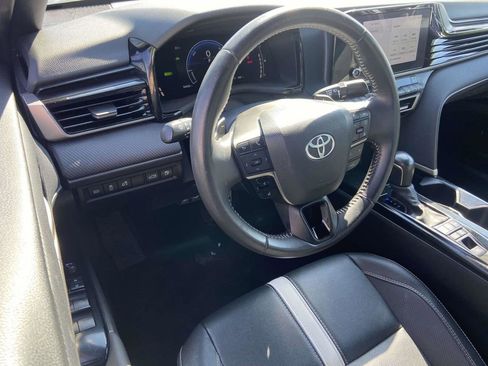 Used 2025 Toyota Camry SE FWD image 13