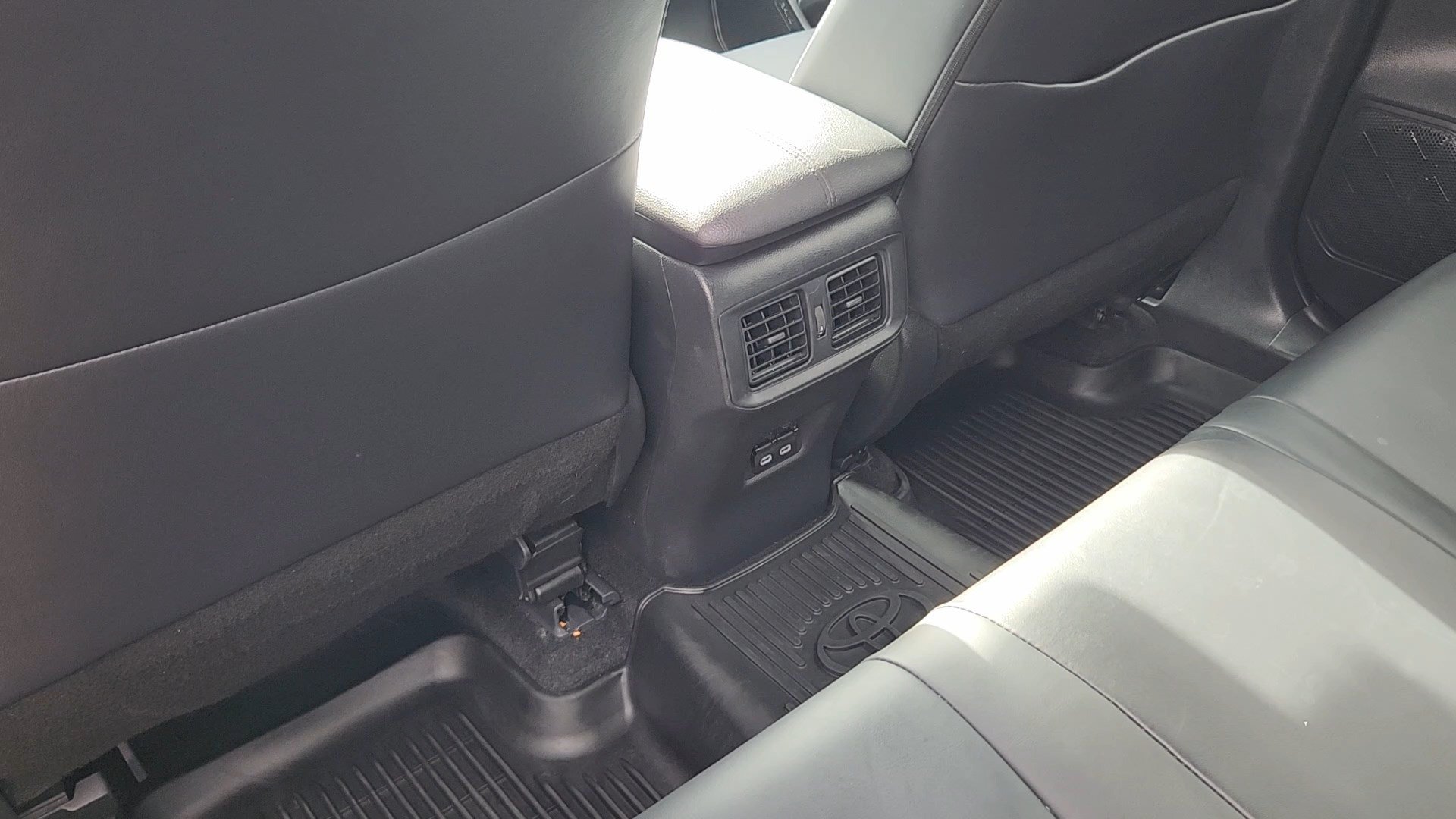 Certified 2023 Toyota RAV4 XLE Premium AWD/4WD image 17