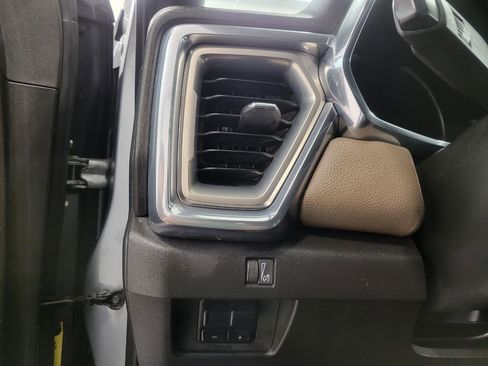 Used 2023 GMC Canyon Denali image 18