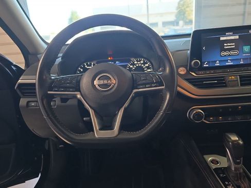 Used 2024 Nissan Altima 2.5 SR FWD image 16