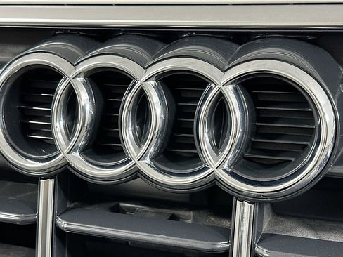 Used 2023 Audi Q5 Premium w/ Convenience Package image 15