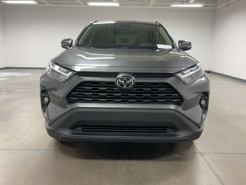 Used 2022 Toyota RAV4 XLE Premium image 6