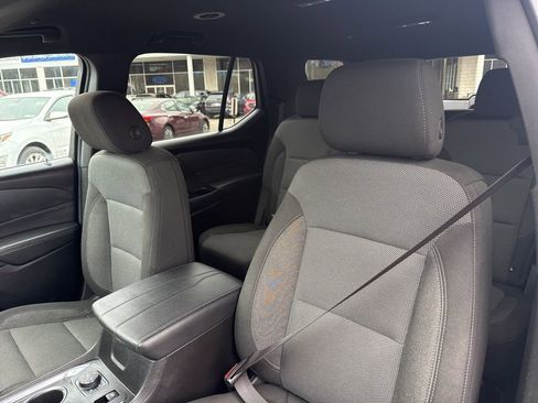 Used 2023 Chevrolet Traverse LT image 21