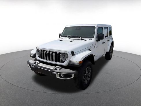 Used 2025 Jeep Wrangler Unlimited Sahara AWD/4WD image 7