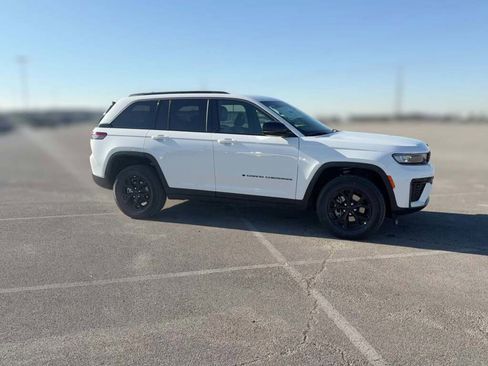 New 2026 Jeep Grand Cherokee Altitude image 15