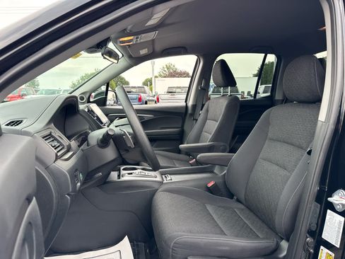 Used 2023 Honda Ridgeline Sport image 11