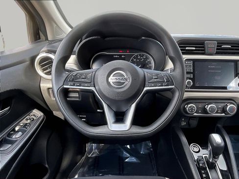 Used 2021 Nissan Versa SV FWD image 8