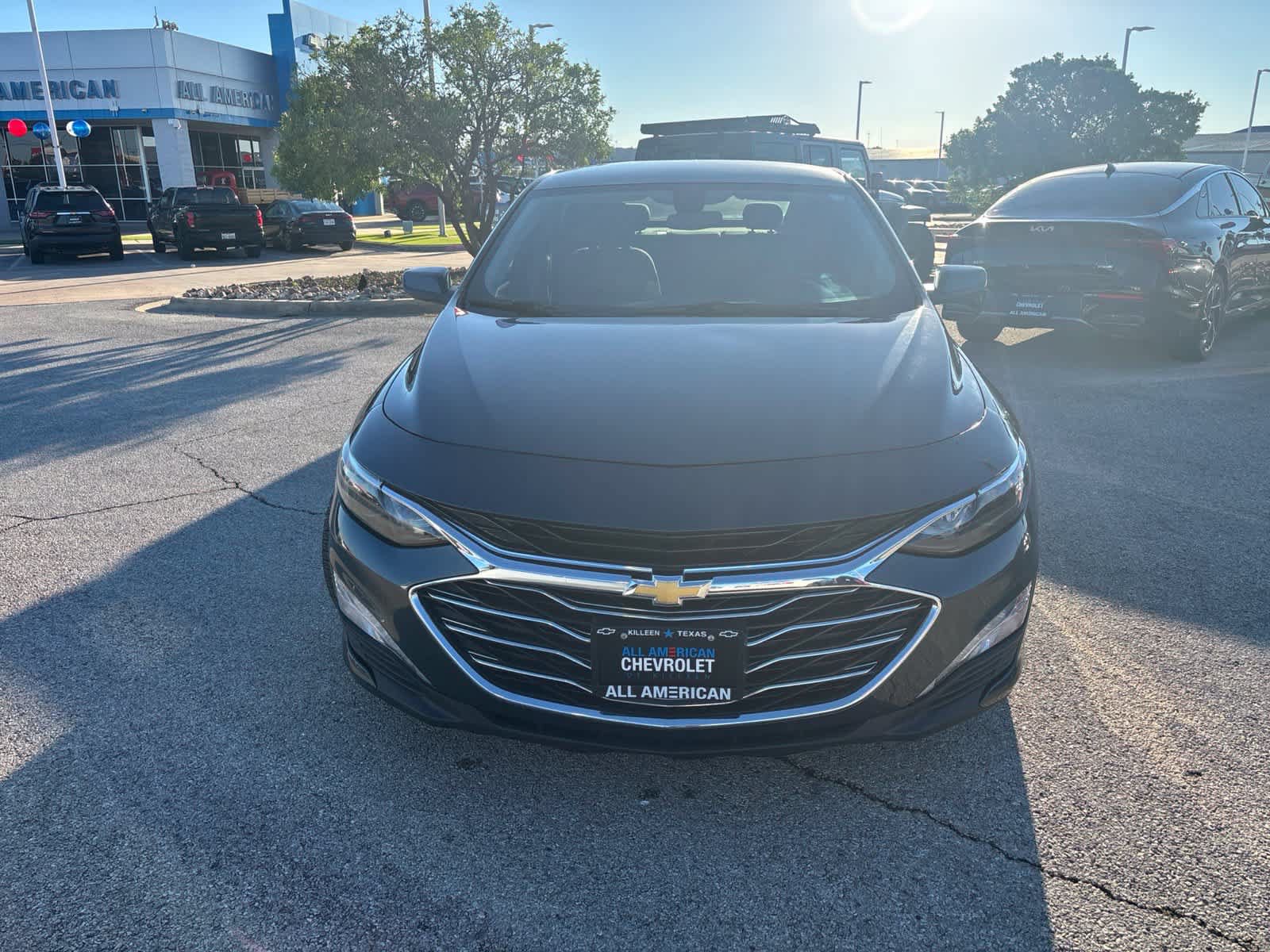 Used 2021 Chevrolet Malibu LT FWD image 2