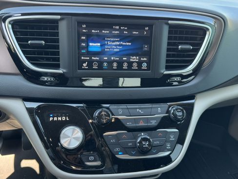 Used 2019 Chrysler Pacifica Touring Plus w/ Cold Weather Group FWD image 28