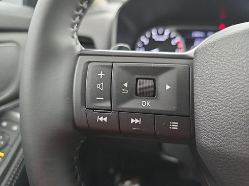Used 2025 Nissan Rogue SV FWD image 35