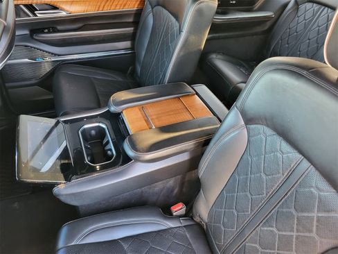 Used 2022 Jeep Grand Wagoneer Series III image 28