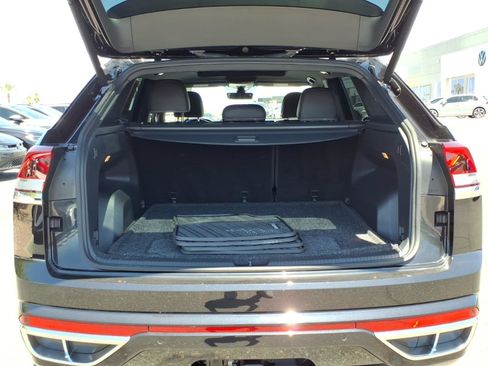 Certified 2022 Volkswagen Atlas Cross Sport SEL Premium R-Line AWD/4WD image 18