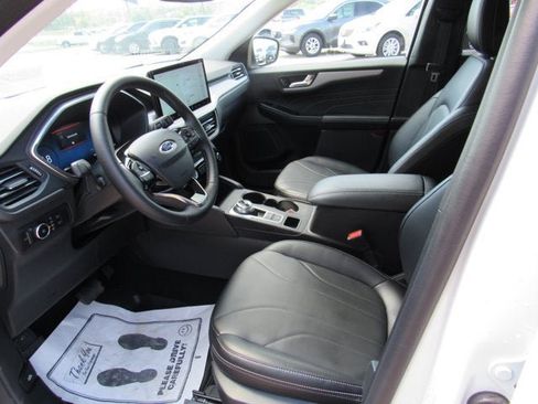 Used 2025 Ford Escape Platinum w/ Premium Technology Package AWD/4WD image 8