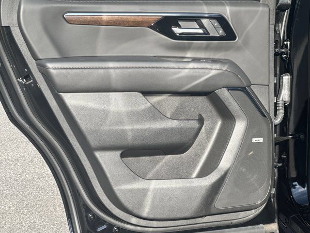 Used 2025 Chevrolet Tahoe High Country AWD/4WD image 27
