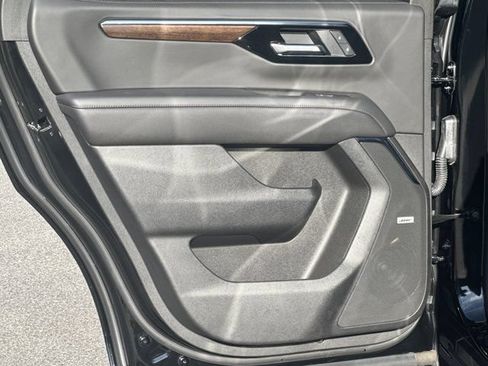 Used 2025 Chevrolet Tahoe High Country AWD/4WD image 27