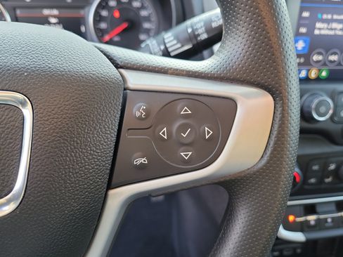 Used 2024 GMC Terrain SLE w/ Driver Convenience Package image 20