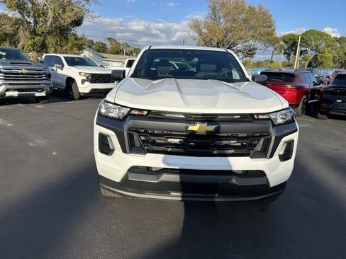 Used 2024 Chevrolet Colorado LT image 2