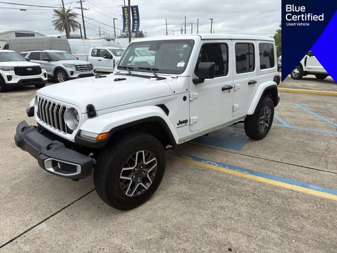 Used 2025 Jeep Wrangler Unlimited Sahara AWD/4WD image 5