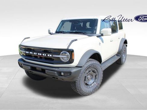 New 2025 Ford Bronco Outer Banks w/ Sasquatch Package image 1