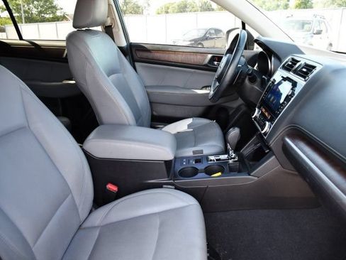 Used 2018 Subaru Outback 3.6R Limited AWD/4WD image 32