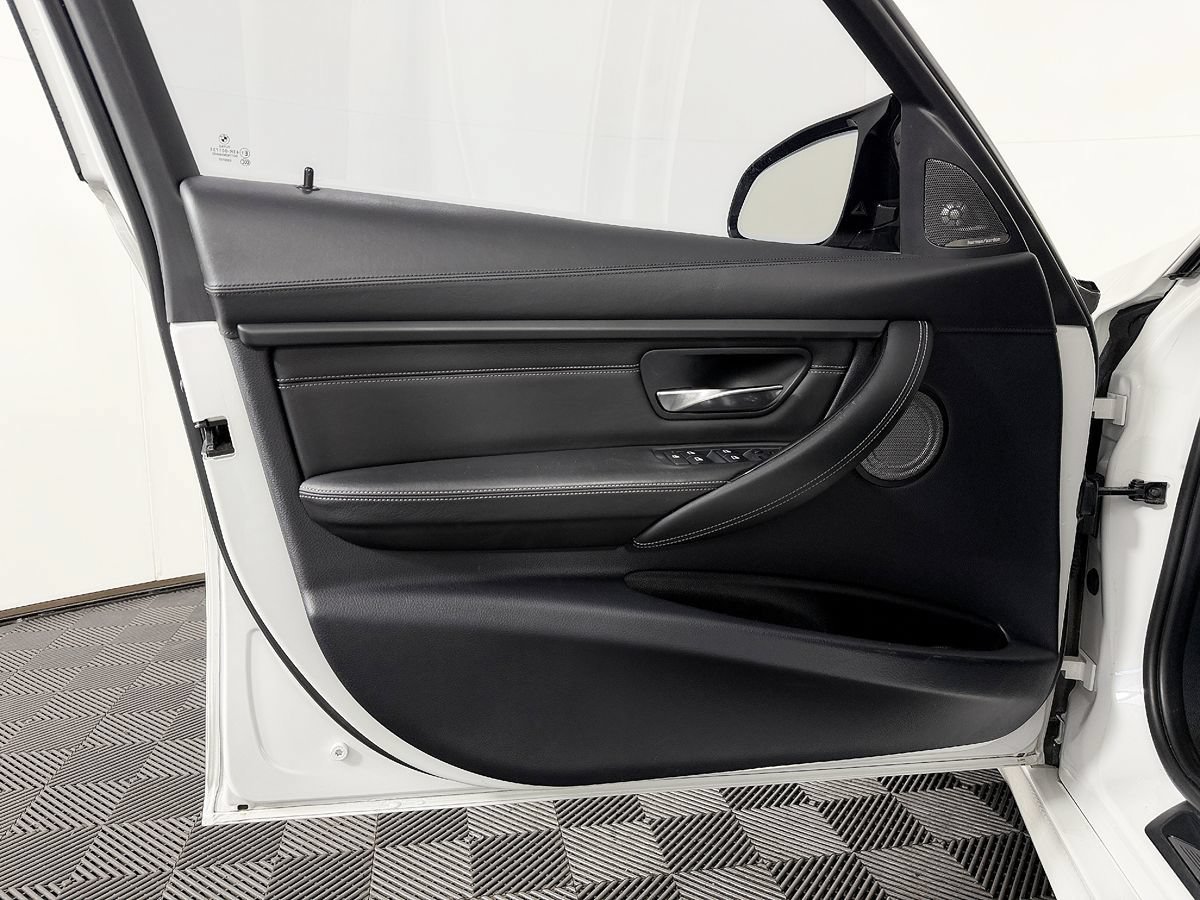 Used 2015 BMW M3 w/ Executive Package RWD image 38