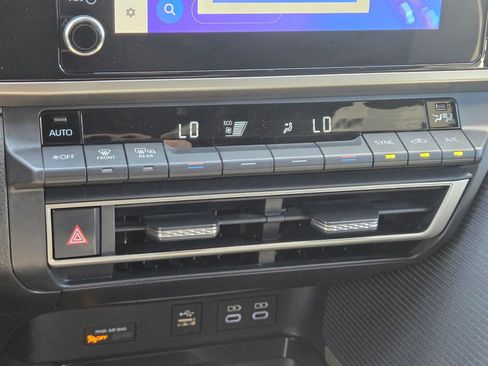 Used 2025 Toyota Camry SE FWD image 21