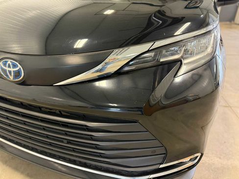 Used 2023 Toyota Sienna XLE AWD/4WD image 8