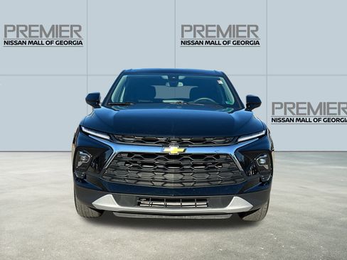 Used 2025 Chevrolet Blazer LT image 2