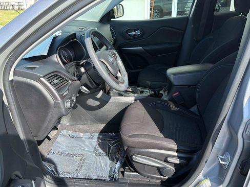 Used 2020 Jeep Cherokee Latitude FWD image 10