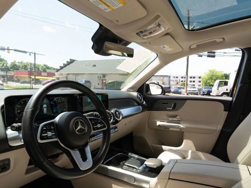 Used 2021 Mercedes-Benz GLB 250 4MATIC w/ Premium Package image 29