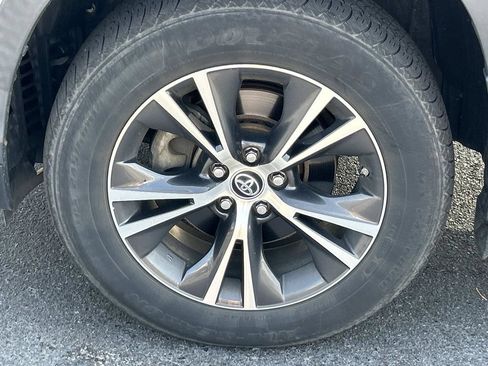 Used 2016 Toyota Highlander XLE AWD/4WD image 10