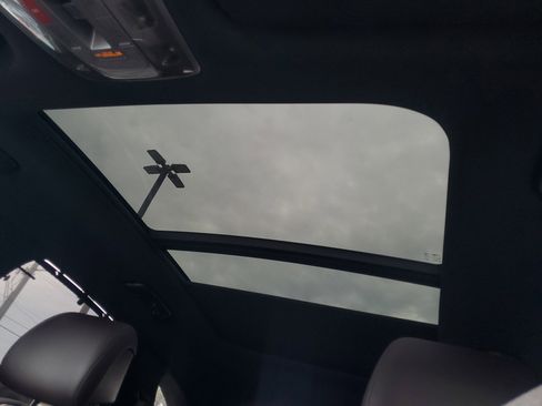 Used 2023 Genesis GV70 2.5T w/ Advanced Package image 28