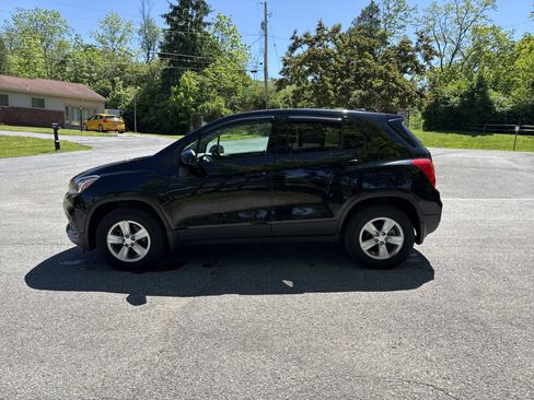 Used 2020 Chevrolet Trax LS w/ Tint and Cruise Package AWD/4WD image 7