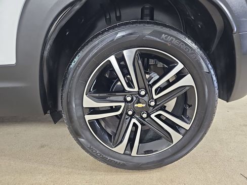 Certified 2024 Chevrolet TrailBlazer LT w/ Driver Confidence Package image 38